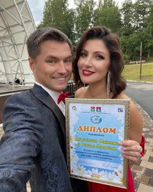 Анастасия Макеева показала, как поет с мужем на сцене