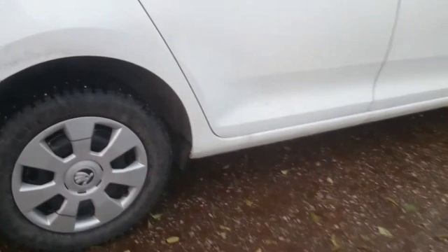 Писк бензонасоса Skoda Rapid (звук на улице) смотреть онлайн