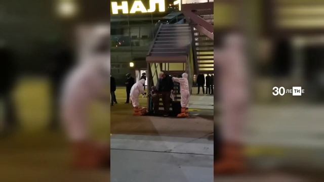 В аэропорт «Казань» прибыл самолет с туристами из Бангкока смотреть онлайн
