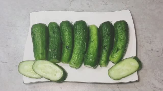 Хрустящие и ароматные малосольные огурцы, приготовленные без рассола в пакете