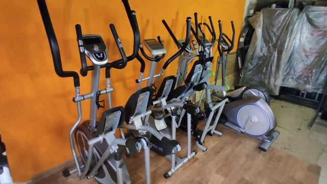 Эллиптический тренажер Oxygen EX 45 FD HRC+, различия конструкций с передним и задним маховиком смотреть онлайн