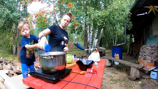 Как мы выживаем в гараже/Готовлю щи на неделю для всей семьи и релаксирую смотреть онлайн