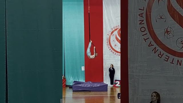 Выступление на соревнованиях @poligon_world_fest школа воздушной гимнастики @air.gym.school смотреть онлайн