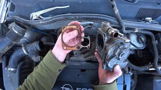 Дросильна заслонка Opel Astra G. Чистка піля чотирьох років експлуатації смотреть онлайн