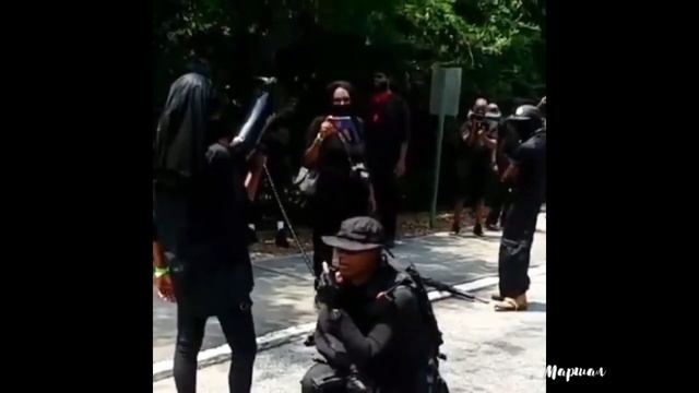 Беспорядки в Америке. Сиэтл. На улицах люди с автоматами. Черные пантеры смотреть онлайн