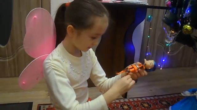 Открываем подарки от Деда Мороза (We are opening gifts from Santa Claus) смотреть онлайн