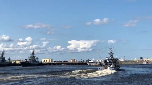 Парад в Кронштадте-2 смотреть онлайн