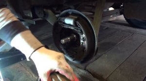 Снятие тормозного барабана на Рено Логан