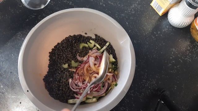 Салат с черной чечевицей. И ароматной заправкой смотреть онлайн