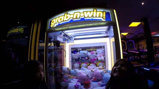 The GIANT Claw Machine Prize Wins, Grab-N-Win & Toy Shoppe 賞金獲得 смотреть онлайн