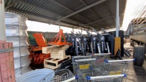 Трактор Беларус-82.1 с отвалом  и коммунальной щеткой для уборки снега