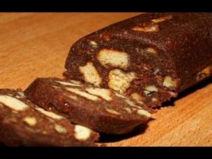 Сладкая колбаска из печенья и какао  (Очень вкусный десерт за 10 минут).