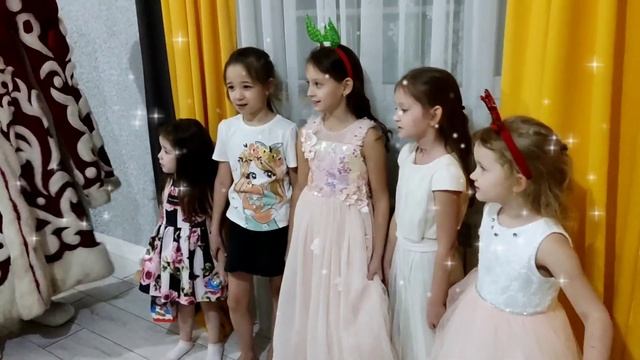 (ЛП шоу) новогодний ремикс для любимых зрителей, видео по голосовому сообщению What's up)))от Karol смотреть онлайн