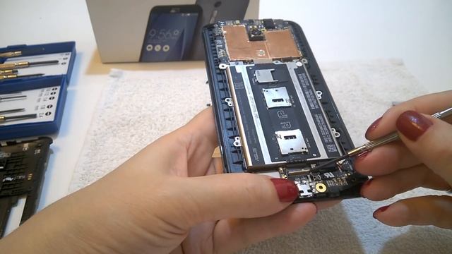 КАК ЗАМЕНИТЬ РАЗЪЕМЫ СИМ-КАРТ НА ASUS ZENFONE 2 смотреть онлайн