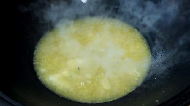 会成做酸菜鱼，大铁锅炖鱼就是香，酸爽过瘾真下饭，老爸吃愉作了【会成一家】 смотреть онлайн