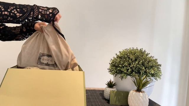 GUCCI Marmont Matelassé Shoulder Bag Unboxing- My First GUCCI смотреть онлайн