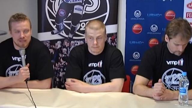 21.4.2010 TPS:n lehdistötilaisuus ennen finaaleja - Pelaajien mietteitä finaaleista смотреть онлайн