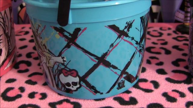 MONSTER HIGH MCDONALDS HAPPY MEAL HALLOWEEN BUCKETS FRANKIE DRACULAURA CLAWDEEN REVIEW VIDEO!!! :D смотреть онлайн