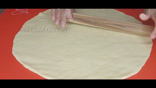 Рецепт ДОМАШНИХ БУЛОЧЕК на молоке. Булочки рогалики с НАЧИНКОЙ-простой рецепт! С вареной сгущенкой смотреть онлайн