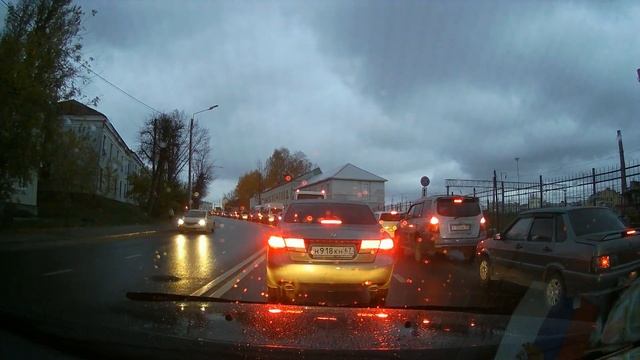 Долгая дорога домой из леса Приехали в Смоленск, попали в пробку. смотреть онлайн