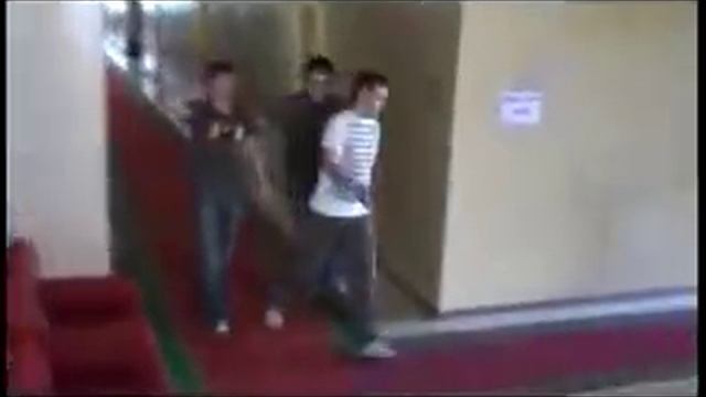 Король Артур, на нас напали.