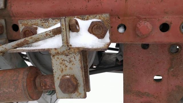 Самодельный ковш на тракторе Т-16 МГ .