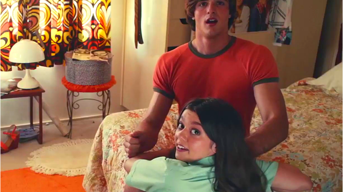 Горячие каникулы — Русский трейлер (2021) смотреть онлайн