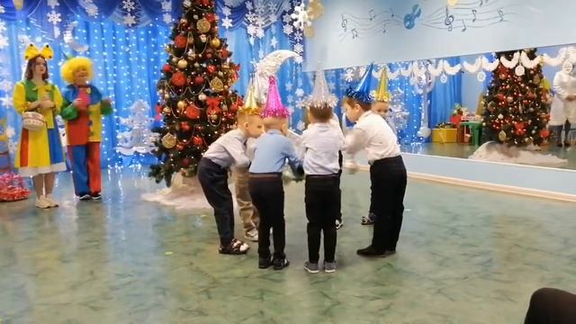 Танец Чупа-Чупсов (средняя группа) смотреть онлайн