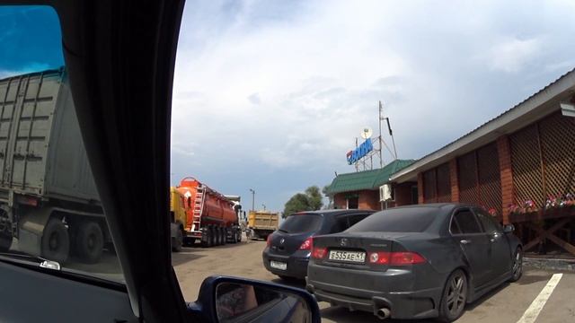 Пьяная официантка в придорожном кафе.( Дорога домой) смотреть онлайн