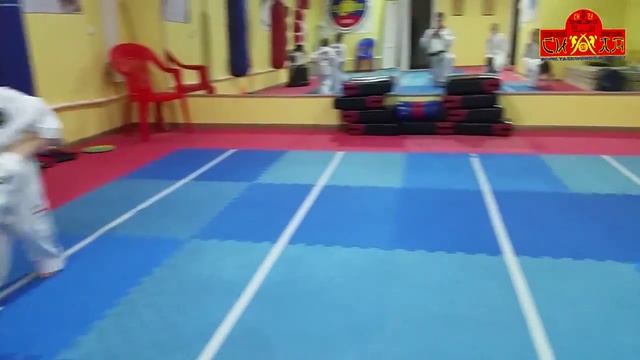 Тренировка малышей в клубе " Силла " смотреть онлайн