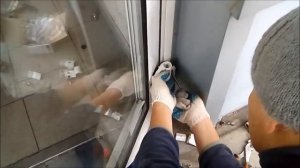 Замена петель на алюминиевой двери