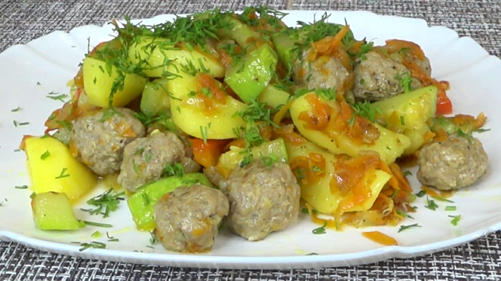 Такие КАБАЧКИ с ФРИКАДЕЛЬКАМИ на УЖИН за ,,Три минуты, с КАРТОШКОЙ в одной сковороде ВЫ еще не ЕЛИ! смотреть онлайн