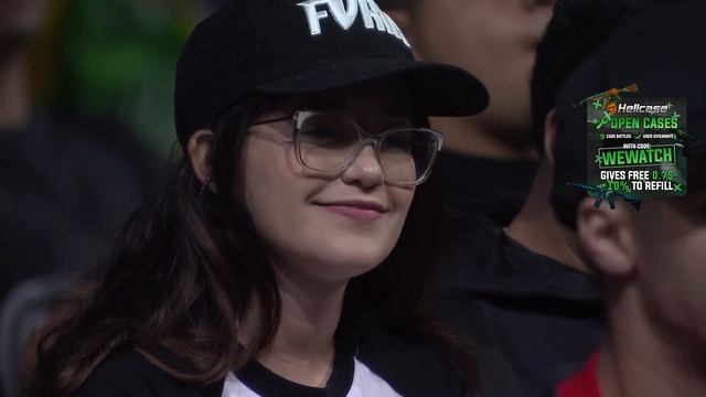 Eva Elfie cheering for NAVI ? смотреть онлайн