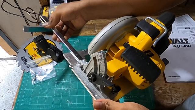 รีวิว เลื่อยวงเดือนไร้สาย Dewalt DCS570N Cordless&Brushless 5500RPM ขนาด 7 นิ้ว มีไฟ LED смотреть онлайн