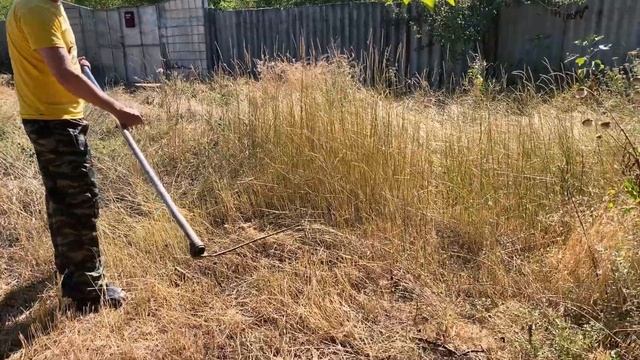 ? как правильно косить траву ручной косой | жизнь в деревне смотреть онлайн