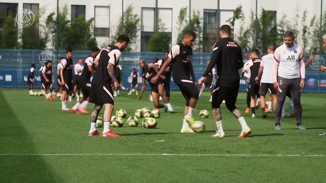 #LEOMESSI: First steps and first training at the Ooredoo Center! ✔️ смотреть онлайн