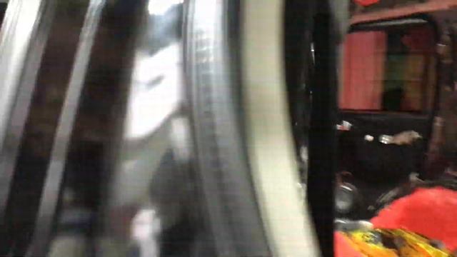 По всей площади в салоне Ниссан Патфайндер, появилась толстая дополнительная шумо-теплоизоляция смотреть онлайн