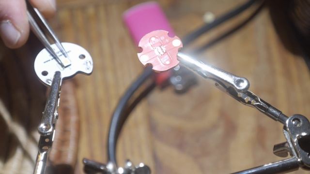Flashlight Repair: How to Reflow an LED onto a copper star (MCPCB) Acebeam T20 смотреть онлайн
