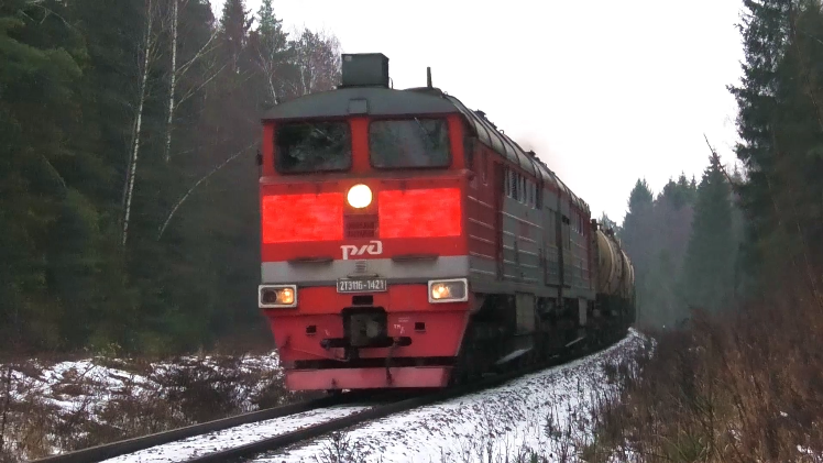 "В лесной глуши". 2ТЭ116-1421 с грузовым поездом смотреть онлайн