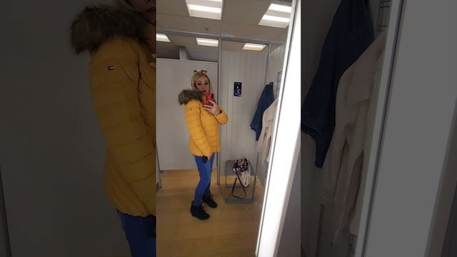 Кому Нужна Жёлтая куртка Tommy Hilfiger? смотреть онлайн