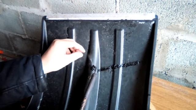 Ремонт лопаты для снега . Как отремонтировать пластмассовую лопату . смотреть онлайн