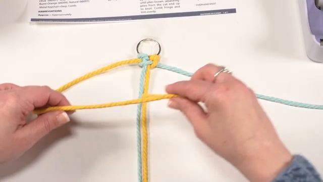 Bernat Macramé Keychains: Free Pattern and Tutorial смотреть онлайн