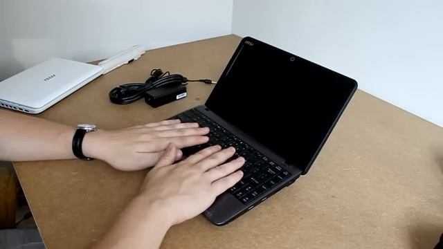 Deballage et présentation du MSI WIND U210 смотреть онлайн