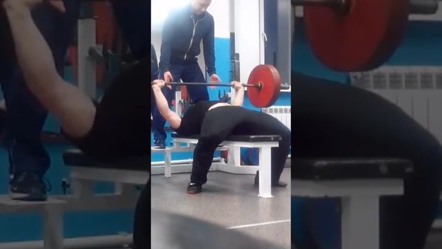 уверенного юнца придавило на жиме смотреть онлайн