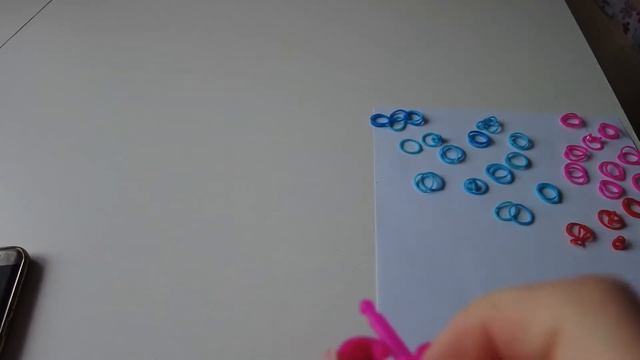 Браслетик с сердечками плетение из резиночек Даринелка плей смотреть онлайн