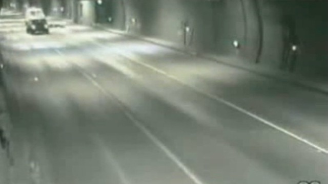 Человека выкинули из машины скорой помощи смотреть онлайн
