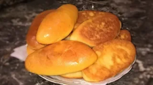 Пирожки с яйцом и зеленым луком. Жареные пирожки. Пирожки в духовке.