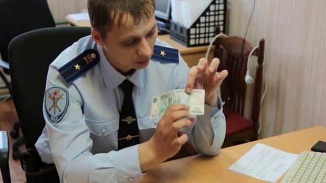 Как распознать фальшивую денежную купюру смотреть онлайн