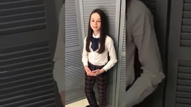 Сегодня поговорим о том, как правильно делать комплименты. Моя воскресная рубрика «Лёгкий этикет» смотреть онлайн