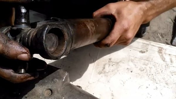 МТЗ 82.1 , замена крестовины кардана ПВМ / MTZ 82.1, replacement of cross-piece of cardan of PVM